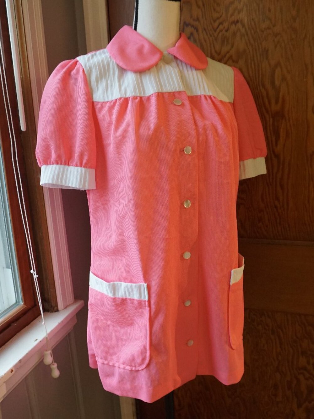 Vintage pink n white uniform tunic Peter pan collar - so fun!
